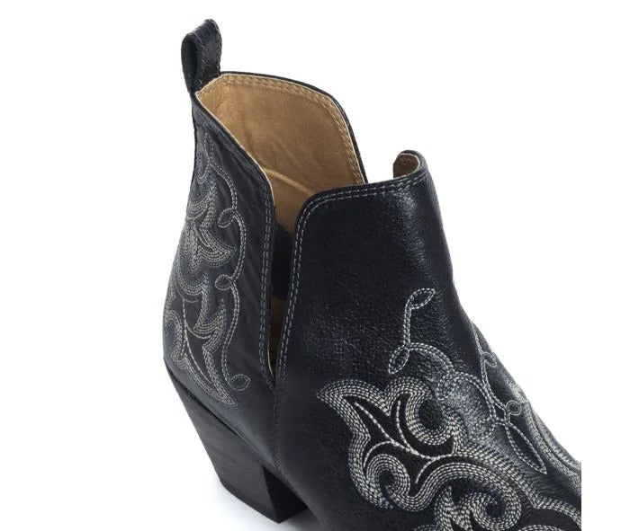 Myra Bag: S-10620 "La Ponderosa Booties in Ebony"