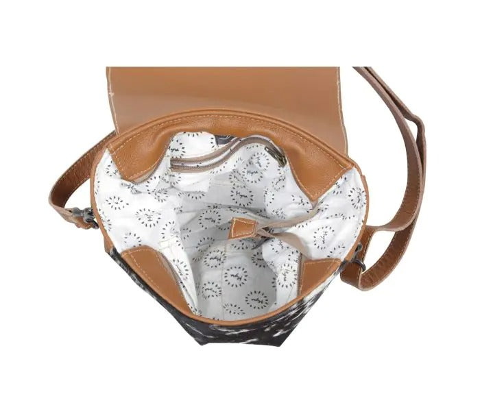 Myra Bag: S-5190 "Mangnifique Hand-Tooled Concealed Carry Shoulder Bag"